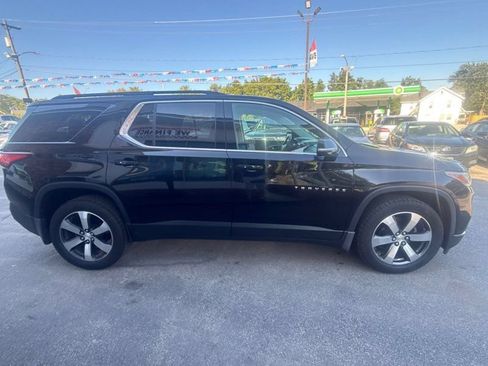 Used 2019 Chevrolet Traverse LT w/ LT Premium Package AWD/4WD image 4