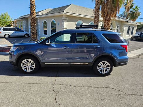 Used 2018 Ford Explorer XLT w/ Equipment Group 201A image 3