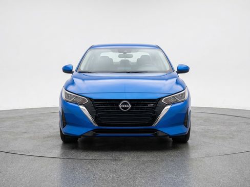 Used 2025 Nissan Sentra SV image 2