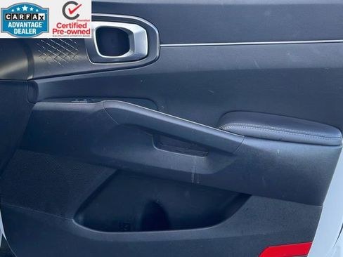 Used 2022 Kia Sorento S image 37