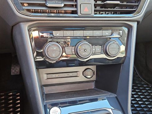 Certified 2024 Volkswagen Taos SE image 14