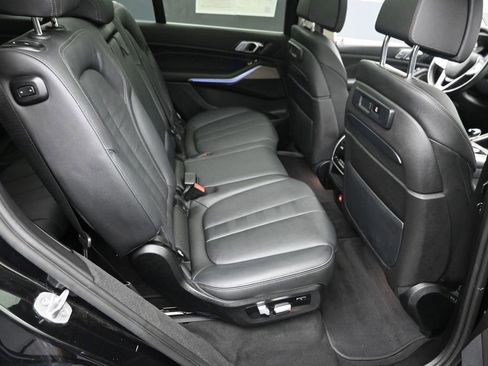 Used 2022 BMW X7 xDrive40i w/ Premium Package AWD/4WD image 8