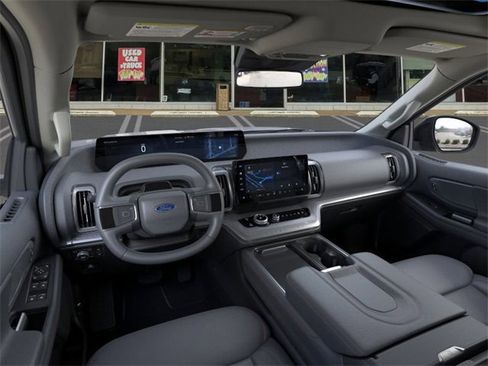 New 2025 Ford Expedition Active image 9