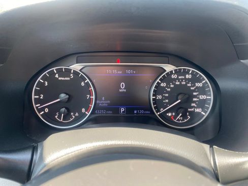 Used 2025 Nissan Altima 2.5 SV FWD image 19