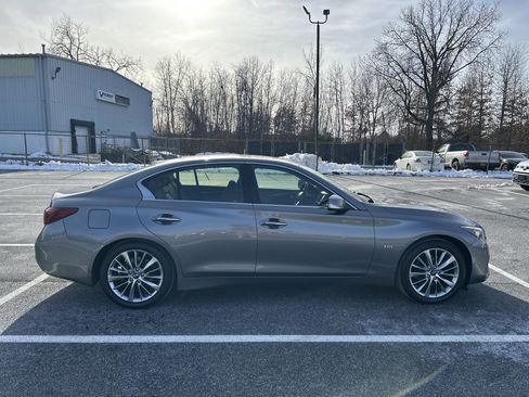 Used 2018 INFINITI Q50 Luxe w/ Essential Package (2.0T Luxe) image 4
