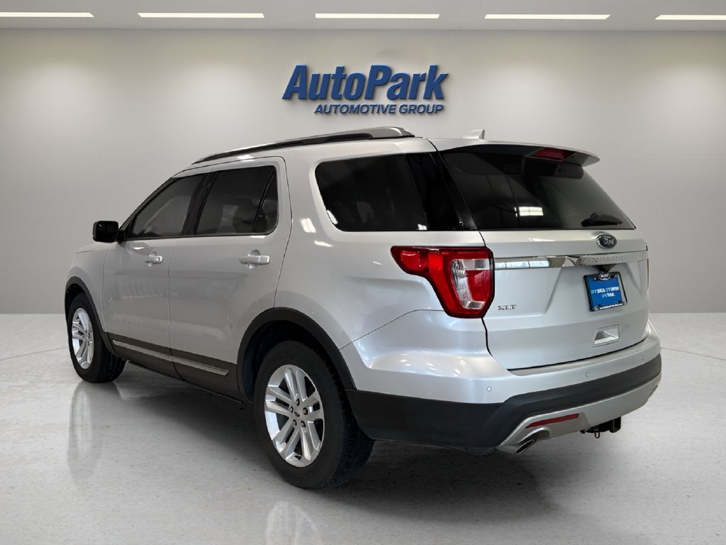 Used 2017 Ford Explorer XLT FWD image 5