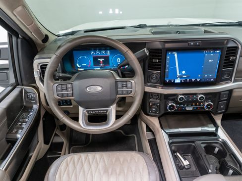Used 2025 Ford F250 Platinum w/ Platinum Plus Package image 14