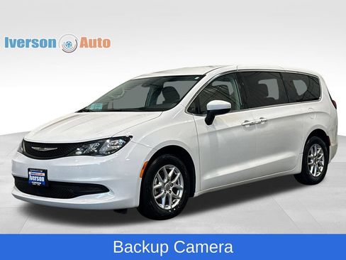 Used 2023 Chrysler Voyager LX FWD image 5