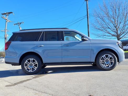 New 2025 Ford Expedition Active image 4