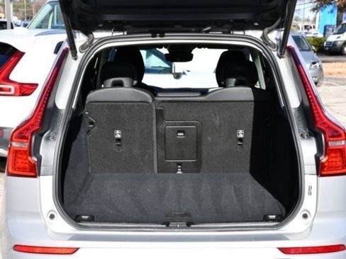 Used 2025 Volvo XC60 B5 Plus image 25