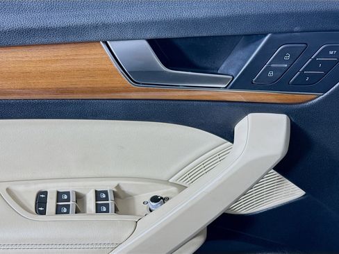 Used 2021 Audi Q5 Prestige w/ Prestige Package image 24