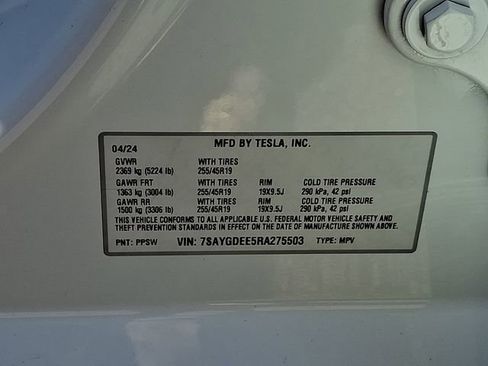 Used 2024 Tesla Model Y Long Range AWD/4WD image 29