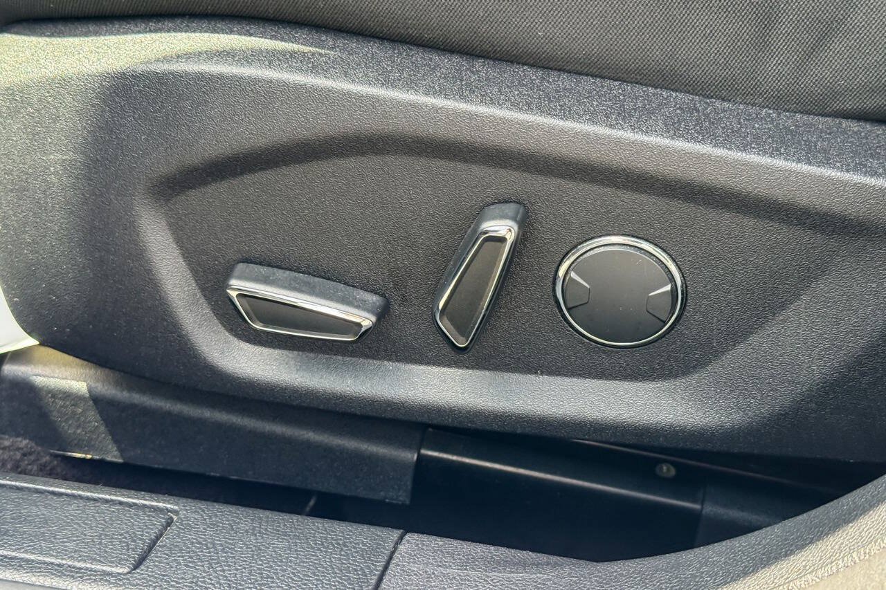 Used 2018 Ford Fusion SE w/ Fusion SE Technology Package FWD image 20