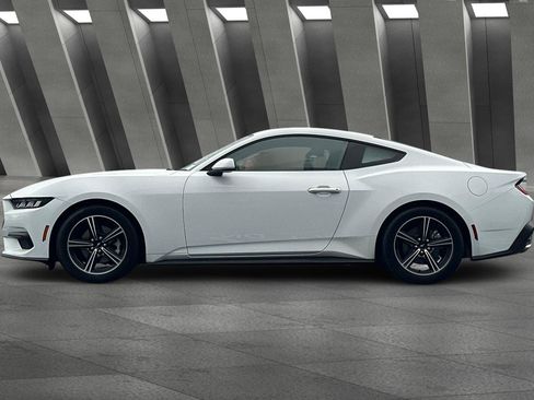 Used 2024 Ford Mustang Coupe image 7