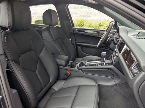 Certified 2026 Porsche Macan AWD/4WD image 28