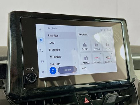 Used 2025 Toyota Corolla LE image 21