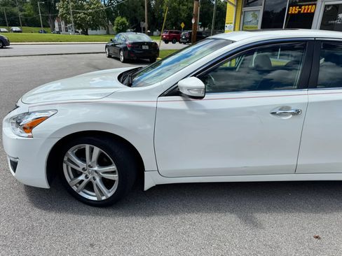 Used 2014 Nissan Altima 3.5 SL w/ Technology Package FWD image 4