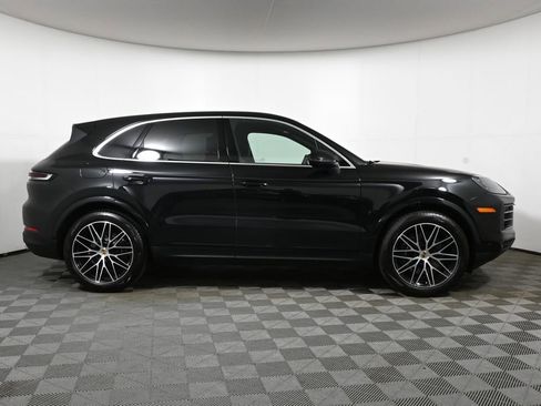 Used 2025 Porsche Cayenne AWD/4WD image 8