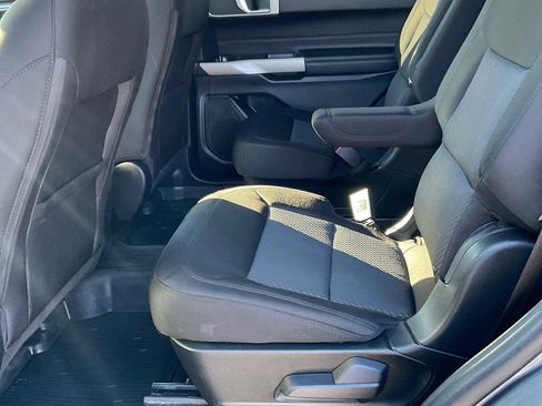 Used 2022 Ford Explorer XLT image 33