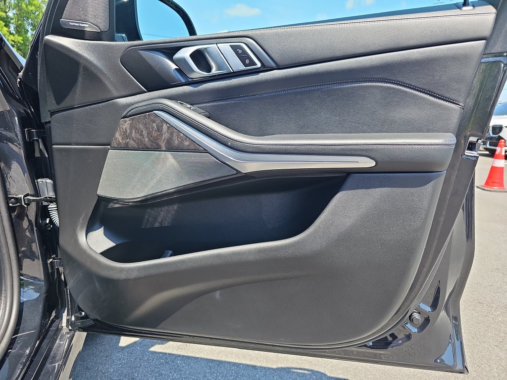 Certified 2025 BMW X5 xDrive40i w/ M Sport Package AWD/4WD image 22
