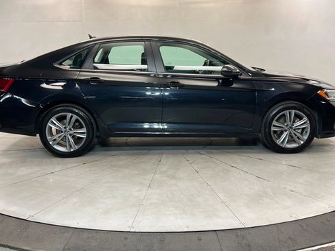 Used 2024 Volkswagen Jetta SE FWD image 6