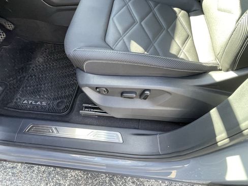 Used 2024 Volkswagen Atlas Cross Sport SE AWD/4WD image 17