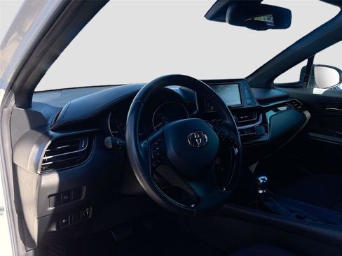 Used 2018 Toyota C-HR XLE image 10