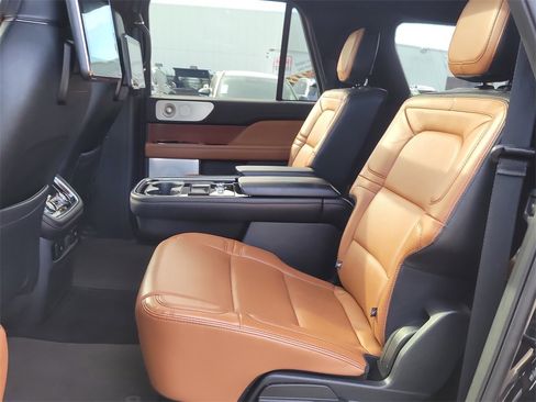 Used 2021 Lincoln Navigator L Reserve image 12