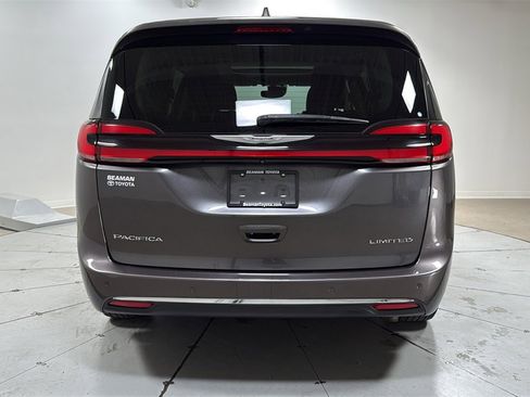 Used 2022 Chrysler Pacifica Limited image 4