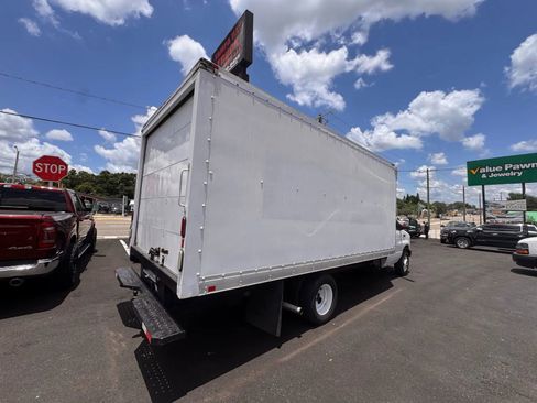 Used 2014 Ford E-350 and Econoline 350 Super Duty image 4