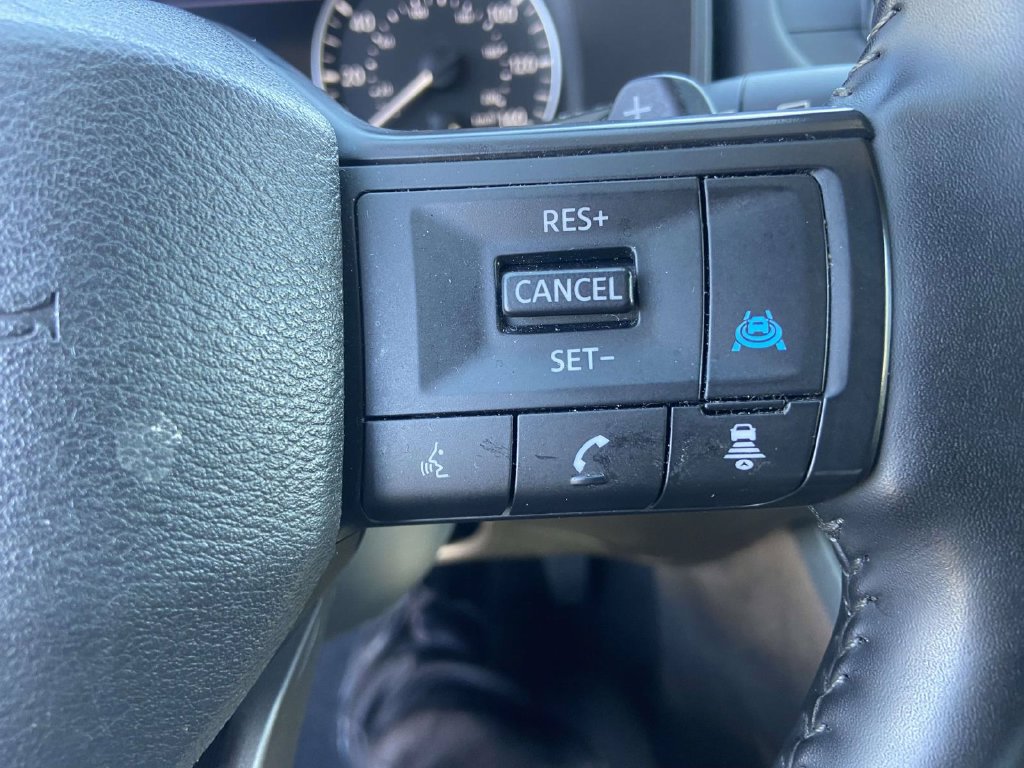 Used 2025 Nissan Rogue SV AWD/4WD image 29