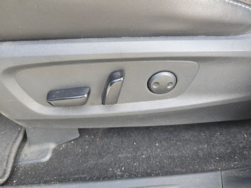 Used 2024 Nissan Pathfinder SL image 12