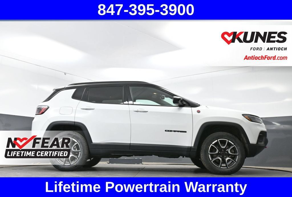 Used 2025 Jeep Compass Trailhawk AWD/4WD image 47