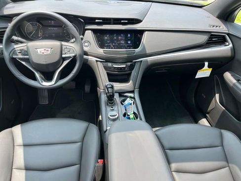 Certified 2025 Cadillac XT6 Luxury FWD image 30