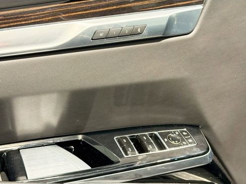 Certified 2025 Cadillac Escalade ESV Premium Luxury image 15