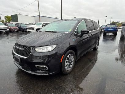 Used 2024 Chrysler Pacifica Limited