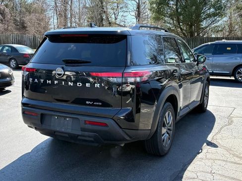 Used 2024 Nissan Pathfinder SV image 6