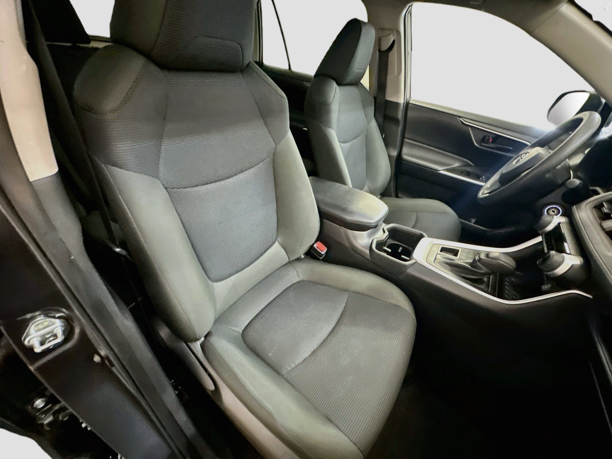 Used 2025 Toyota RAV4 LE AWD/4WD image 32