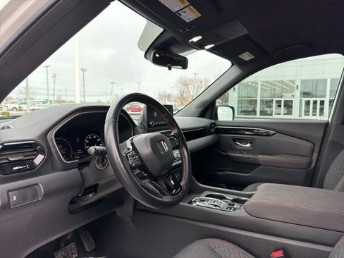 Used 2023 Honda Pilot Sport image 16