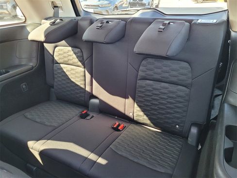 Used 2024 Nissan Pathfinder S image 9