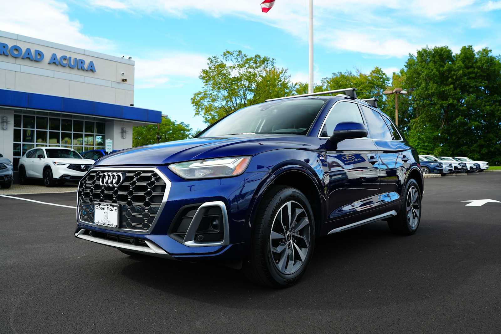 Used 2023 Audi Q5 2.0T Premium w/ Convenience Package AWD/4WD image 3