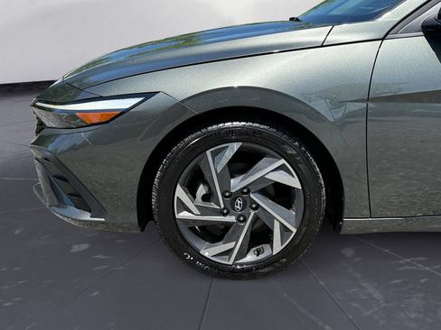 Used 2025 Hyundai Elantra Sport FWD image 15