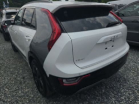 Used 2023 Kia Niro Wave w/ Wave Preserve Package FWD image 5