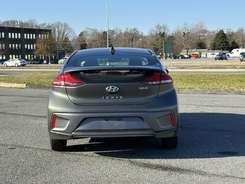 Used 2022 Hyundai Ioniq SE image 4
