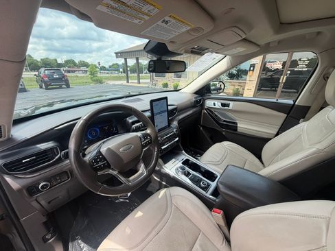 Used 2020 Ford Explorer Platinum w/ Premium Technology Package AWD/4WD image 63