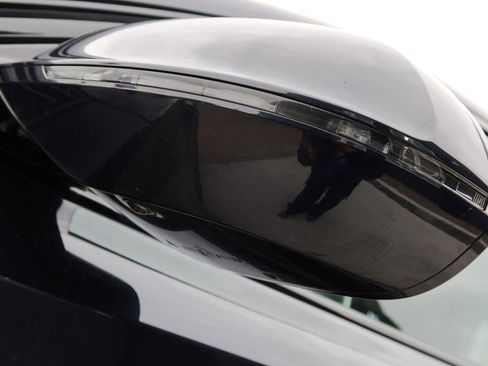 Used 2017 Audi A8 L 3.0T w/ Executive Package image 8