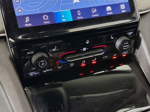 Used 2023 Jeep Grand Cherokee L Limited w/ Black Appearance Package image 24