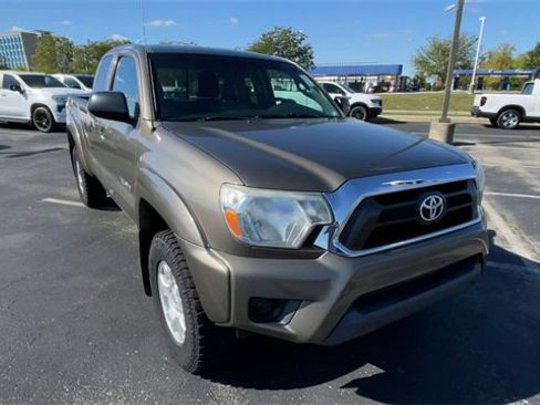 Used 2014 Toyota Tacoma 4x4 Access Cab image 4