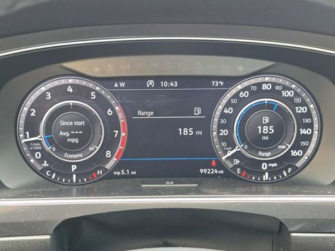 Used 2018 Volkswagen Tiguan SEL Premium image 22