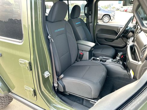 New 2023 Jeep Wrangler Unlimited Rubicon 4xe w/ Cold Weather Group image 24